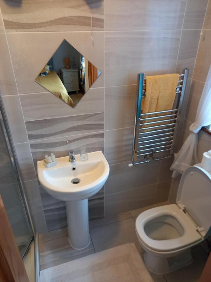 A New U Country Cottage Clynacartan Екстериор снимка