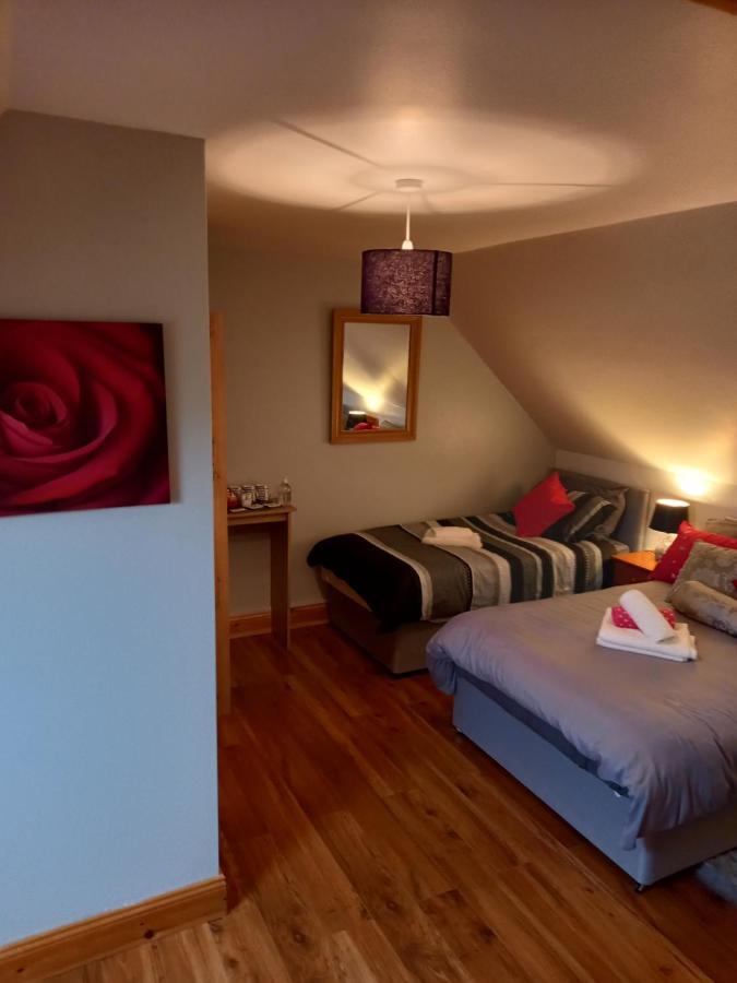 A New U Country Cottage Clynacartan Екстериор снимка