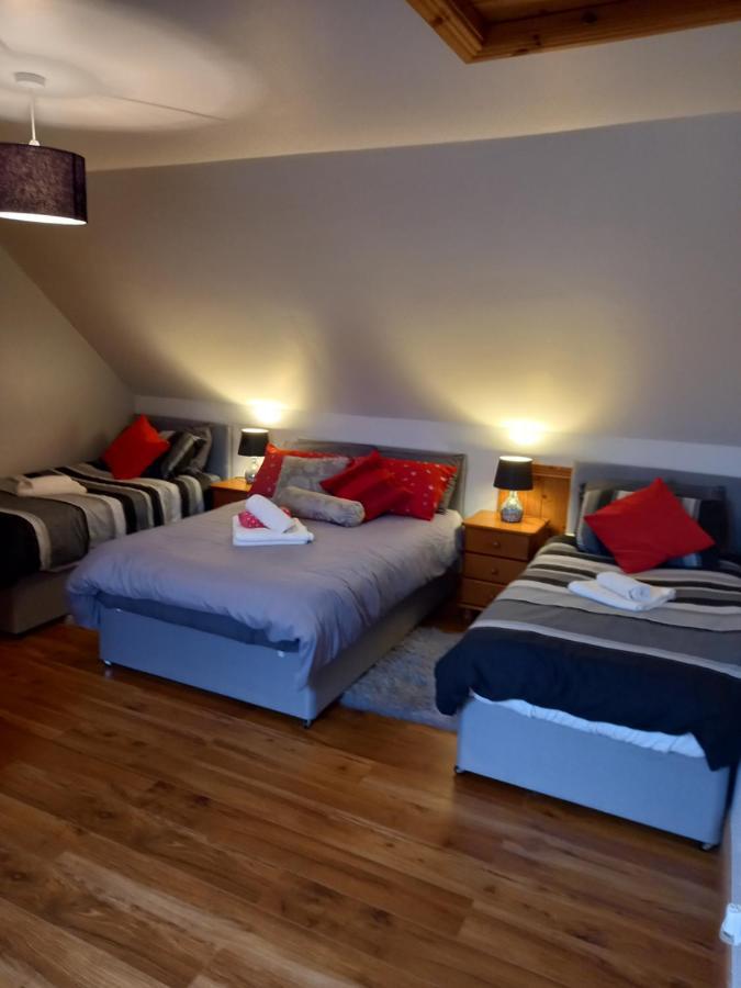 A New U Country Cottage Clynacartan Екстериор снимка