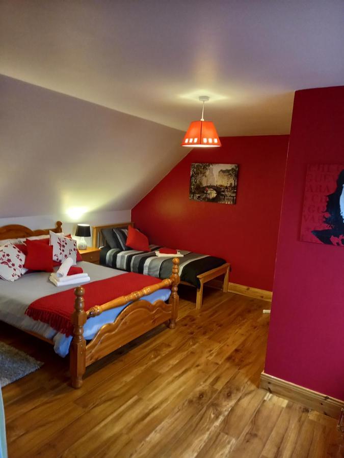 A New U Country Cottage Clynacartan Екстериор снимка