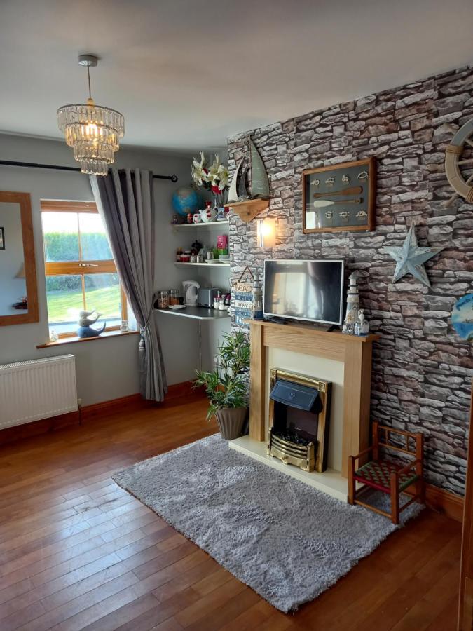 A New U Country Cottage Clynacartan Екстериор снимка