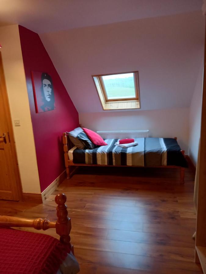 A New U Country Cottage Clynacartan Екстериор снимка
