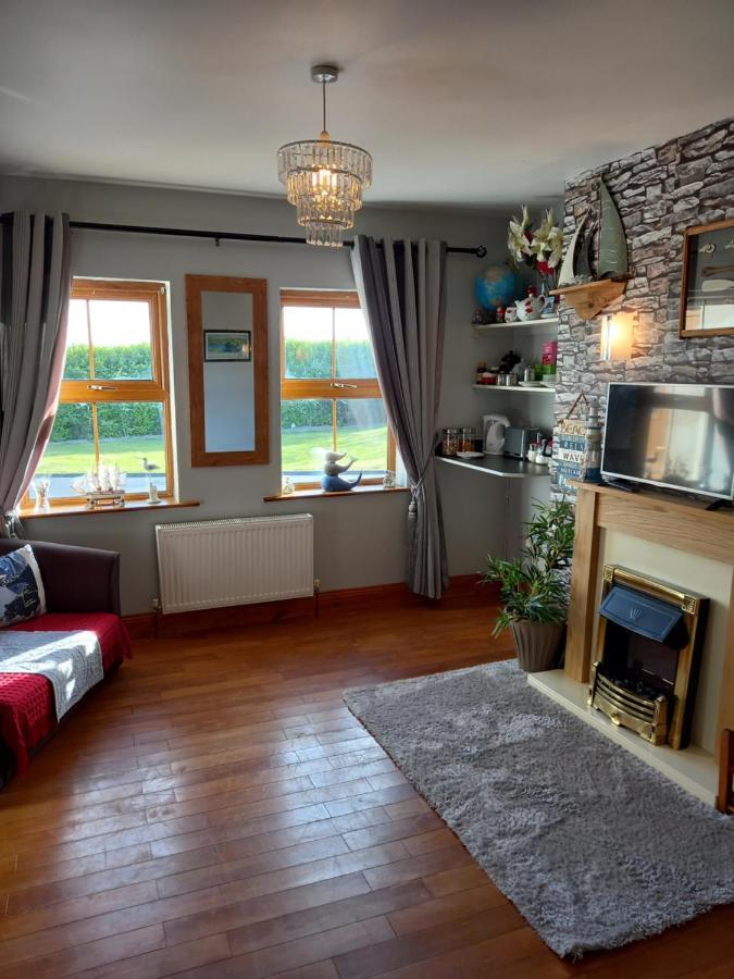A New U Country Cottage Clynacartan Екстериор снимка