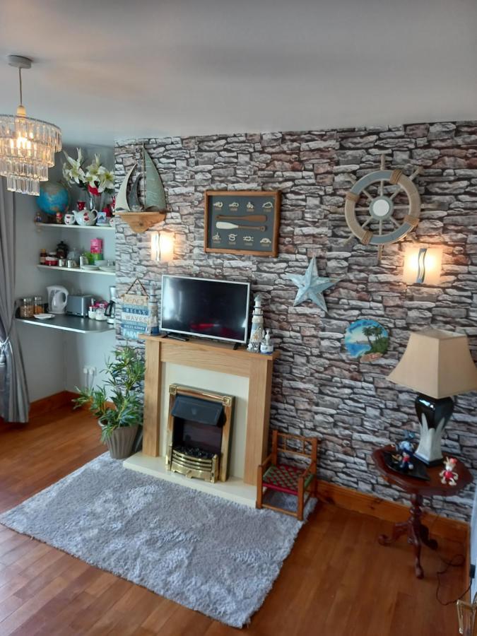 A New U Country Cottage Clynacartan Екстериор снимка