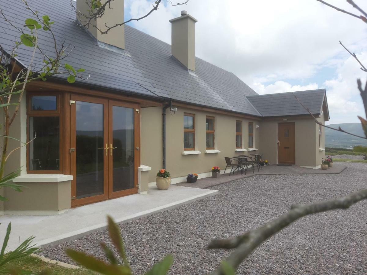 A New U Country Cottage Clynacartan Екстериор снимка